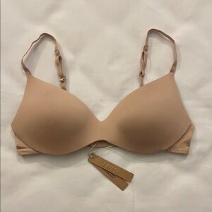 SKIMS WIRELESS FORM PUSH-UP PLUNGE BRA